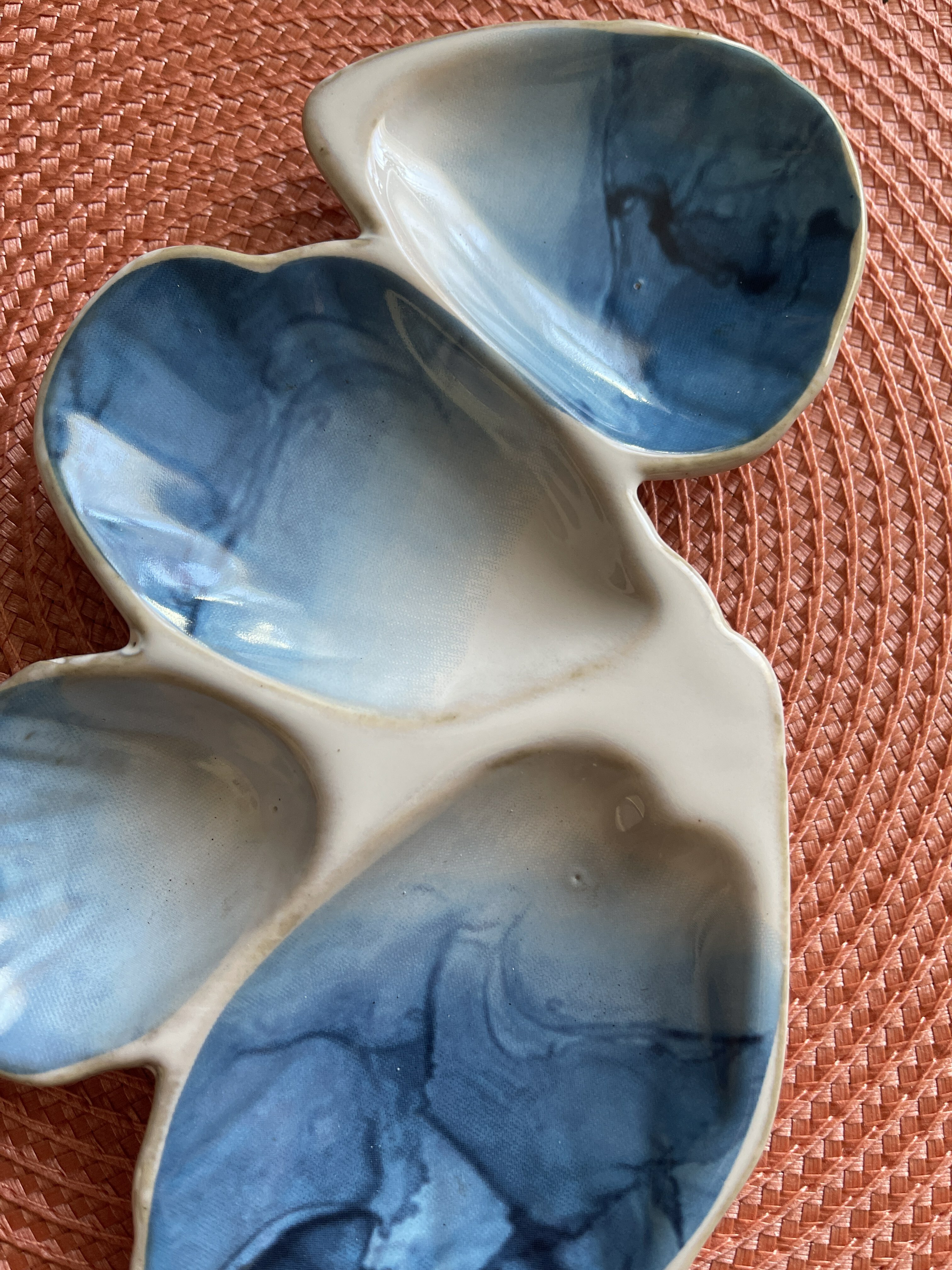 Фотография покупателя товара Менажница керамическая «Морская ракушка», 12 х 20 см, цвет белый-голубой - Фото 3