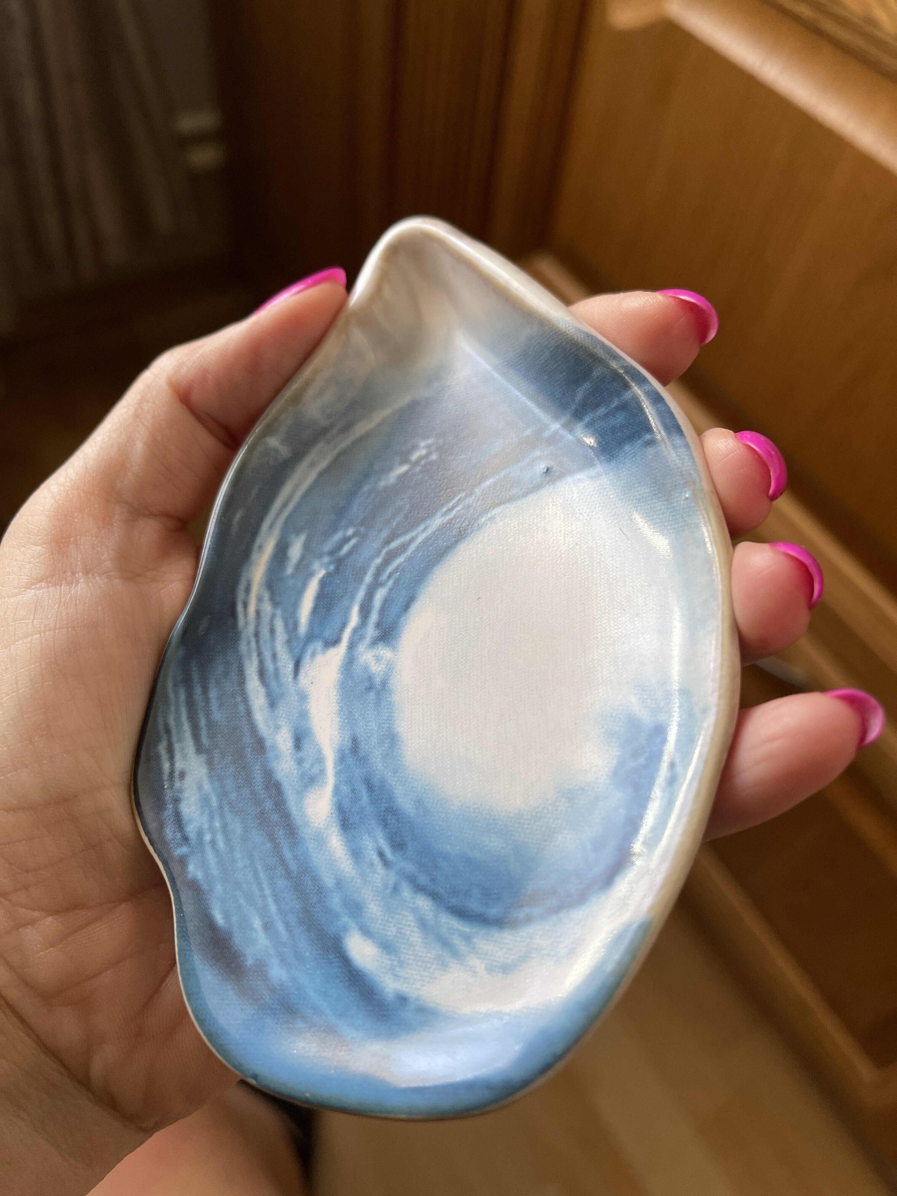 Фотография покупателя товара Соусник керамический «Морская ракушка», 8 х 13 см, 25 мл., цвет белый-голубой - Фото 4