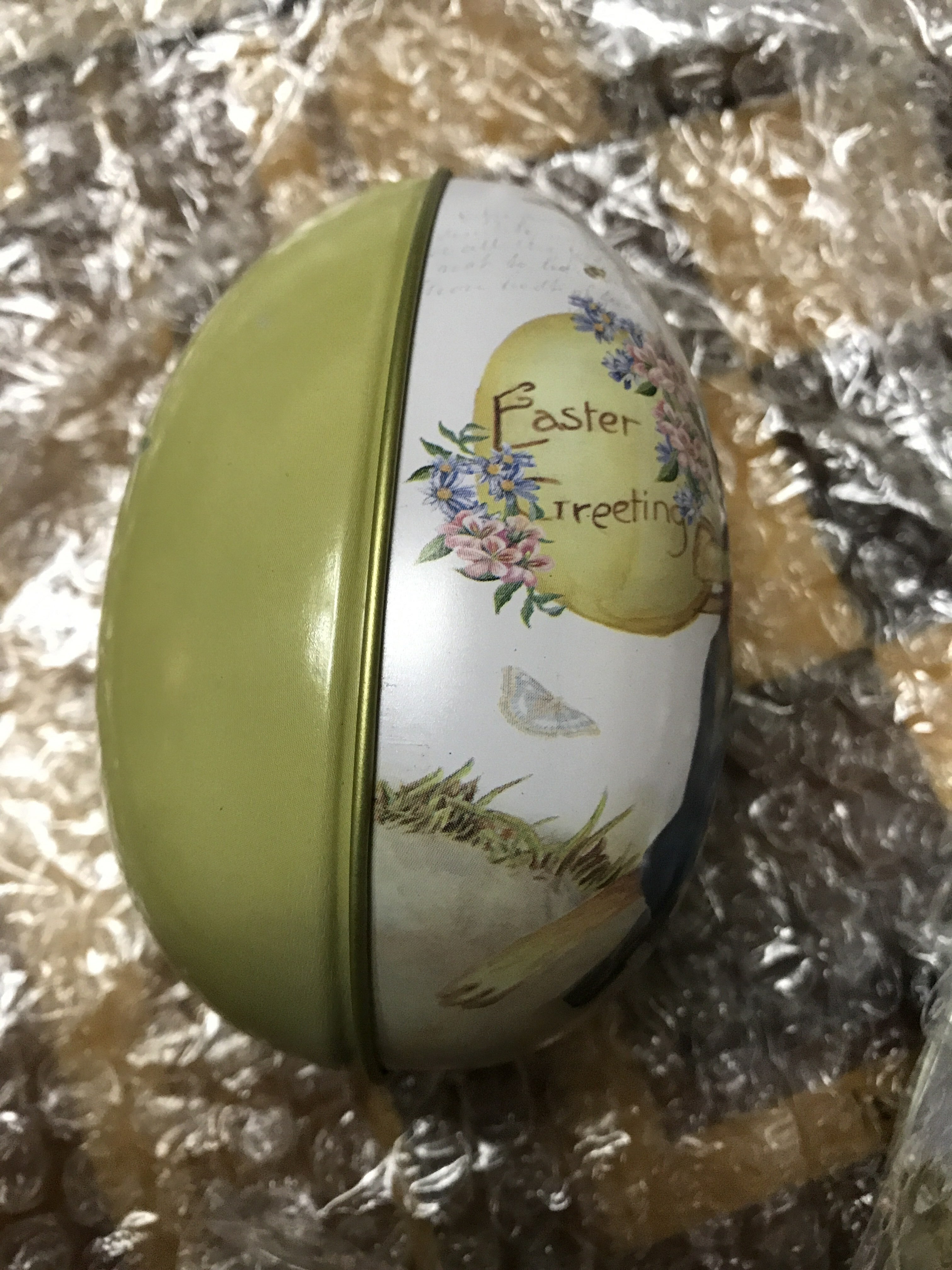 Фотография покупателя товара Шкатулка металл яйцо "Зайка-хозяйка с корзинкой яиц" 11х6,5х7 см - Фото 2