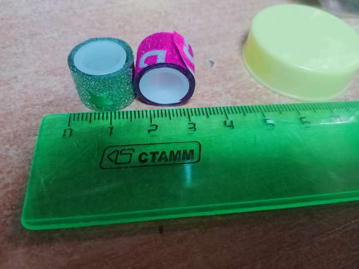 Фотография покупателя товара Клейкая лента пластик в банке "Блеск" (набор 10 шт) цвета МИКС 1,2 смх1 м 6,3х5,3х3,4 см - Фото 2