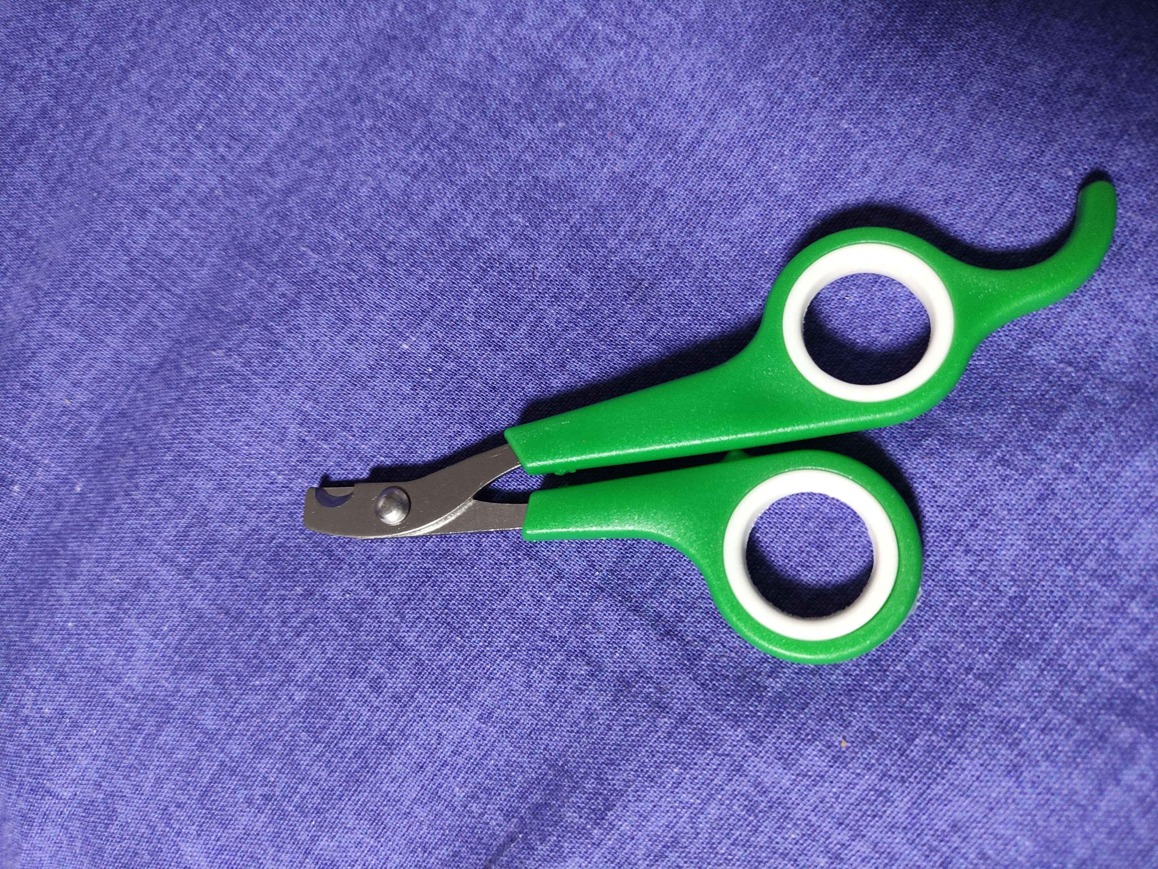 Фотография покупателя товара Ножницы-когтерезы с упором для пальца, отверстие 6 мм, зелёные с белым