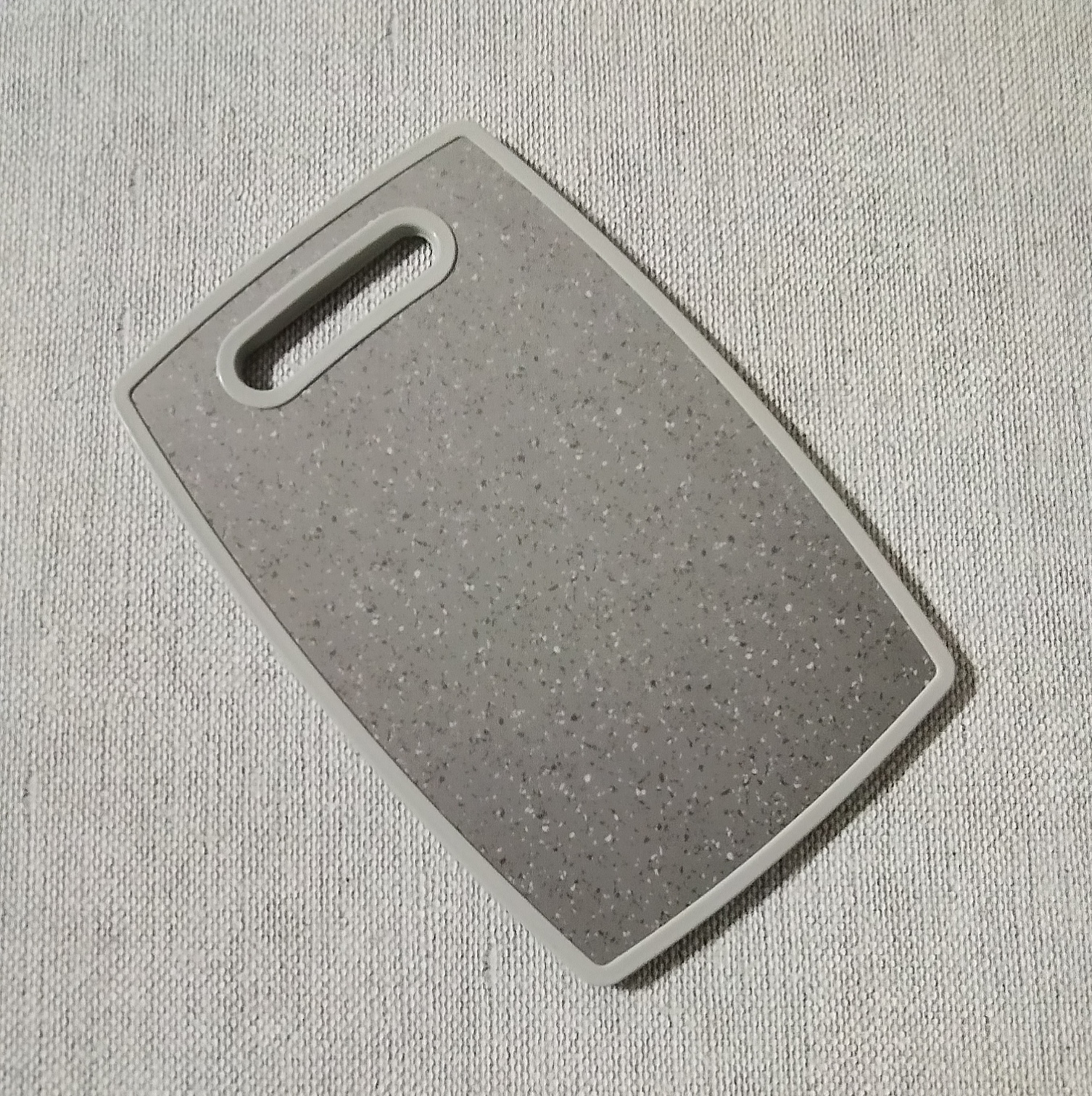 Фотография покупателя товара Доска разделочная пластиковая Доляна «Гранит», прямоугольная, 30×20 см, цвет серый