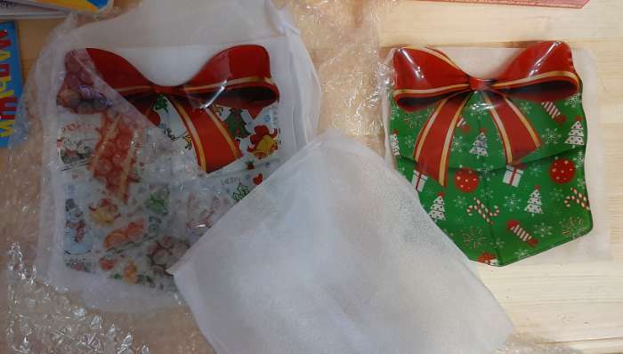 Фотография покупателя товара Блюдо стеклянное сервировочное Доляна «Подарок. Счастливого Рождества», 15,5×17,3 см, цвет красный - Фото 6