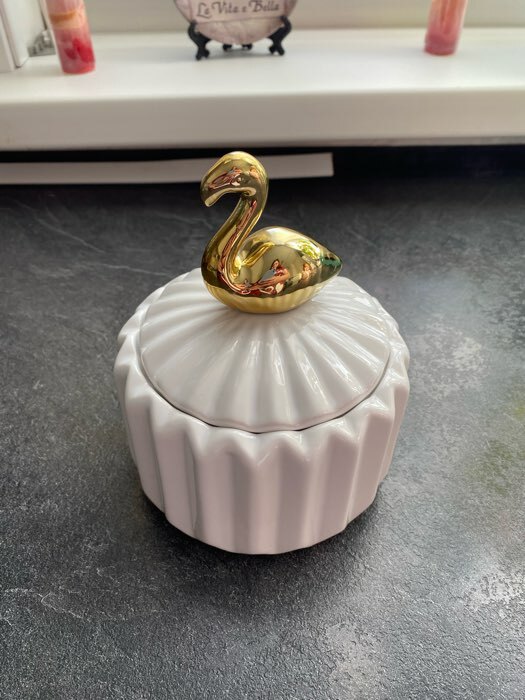 Фотография покупателя товара Банка керамическая для сыпучих продуктов Доляна «Золотое крыло. Фламинго», 700 мл, цвет белый