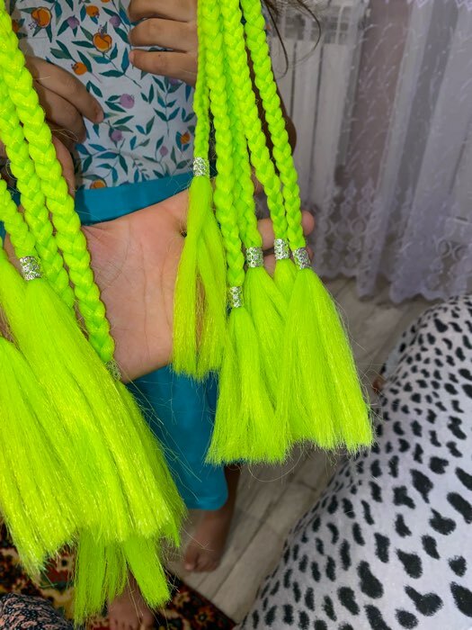 Фотография покупателя товара ZUMBA Канекалон двухцветный, гофрированный, 60 см, 100 гр, цвет ярко-зелёный/лимонный(#BY40) - Фото 4