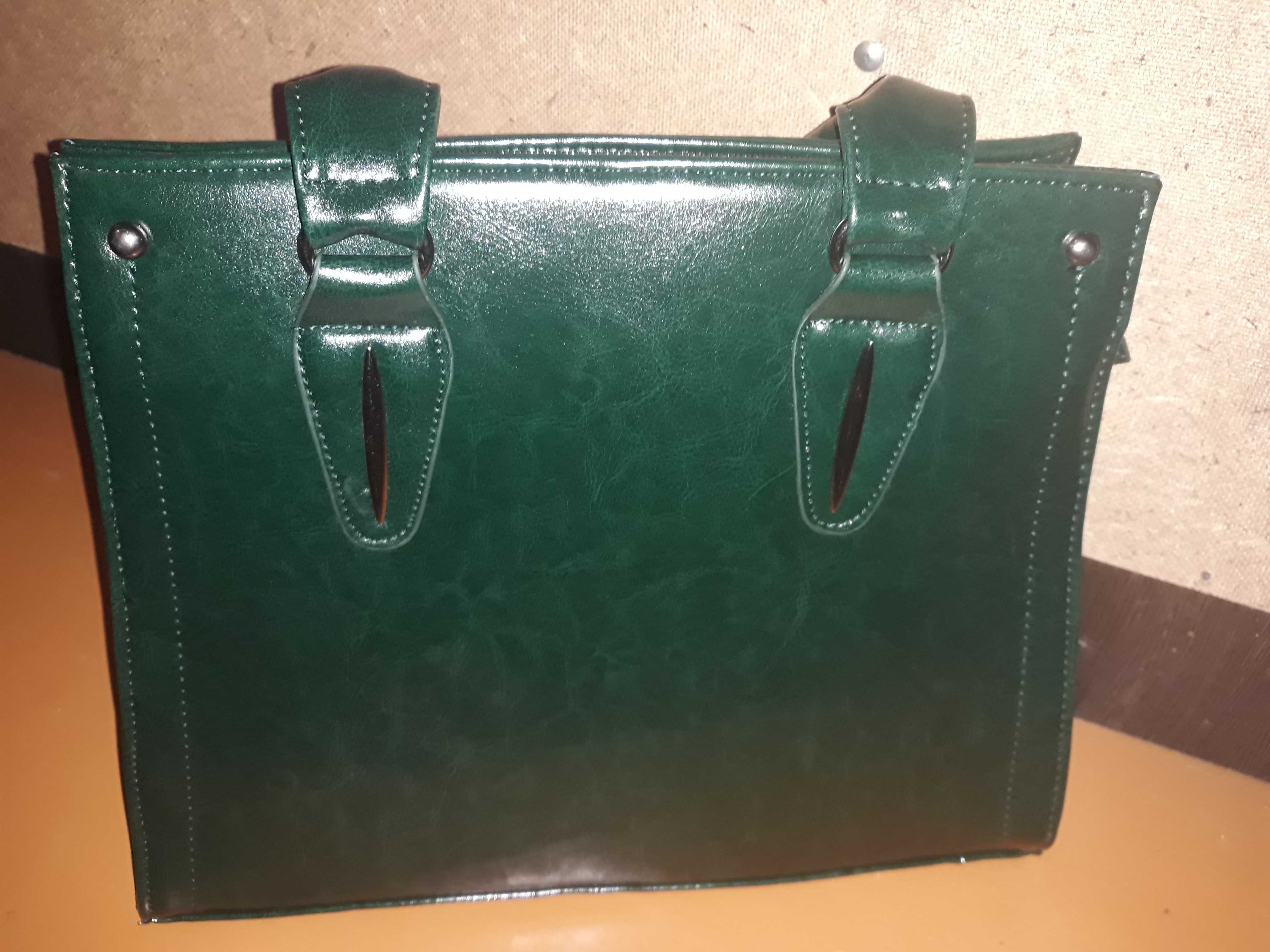 Фотография покупателя товара Сумка женская, отдел с перегородкой, наружный карман, цвет зелёный - Фото 1