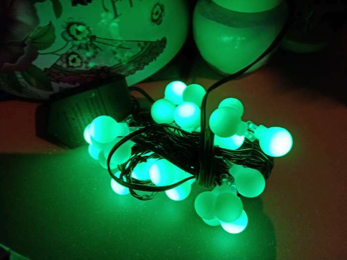Фотография покупателя товара Гирлянда «Нить» 5 м с насадками «Шарики зелёные», IP20, тёмная нить, 30 LED, свечение зелёное, 8 режимов, 220 В