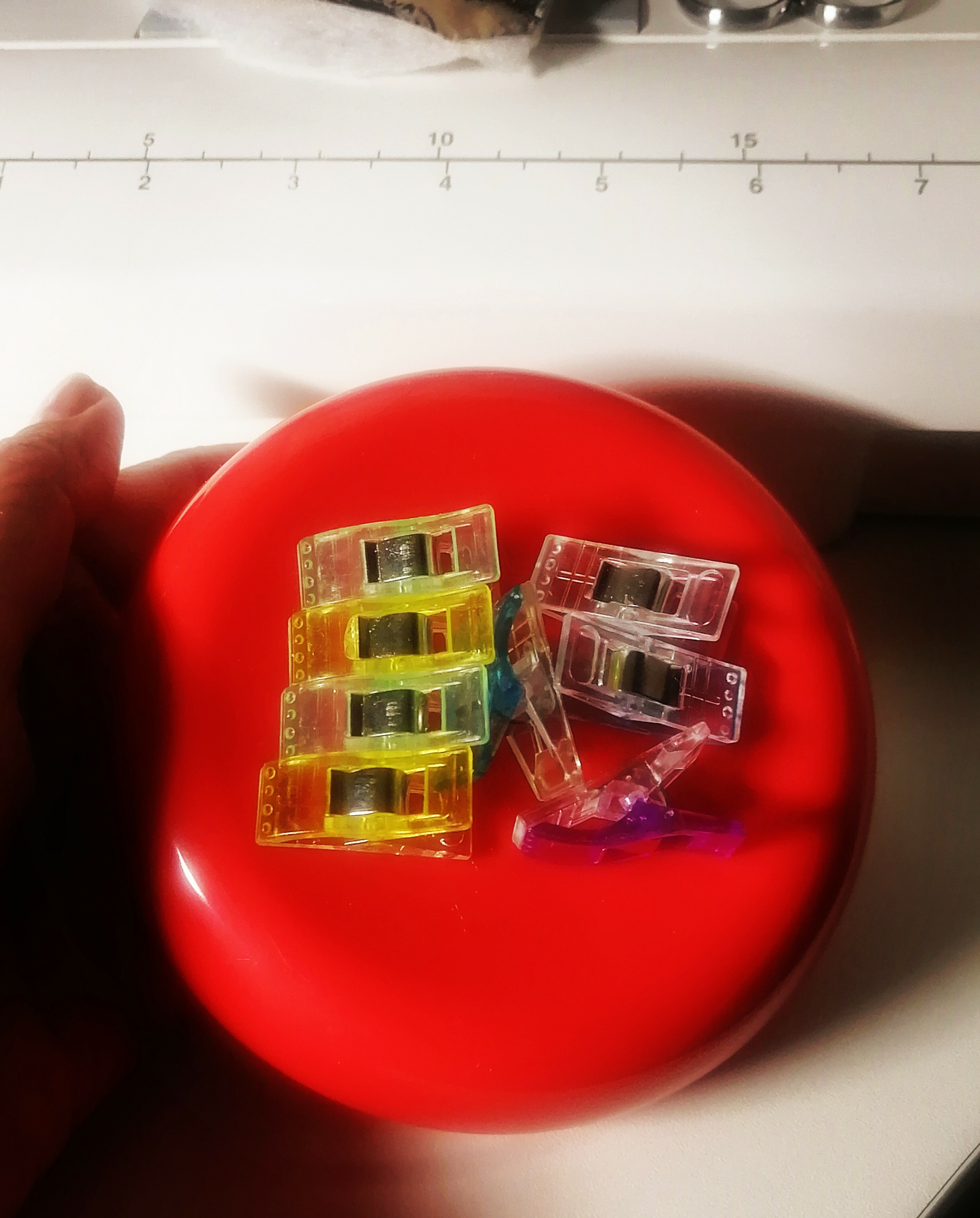 Фотография покупателя товара Игольница магнитная, d = 10,5 см, цвет МИКС - Фото 2
