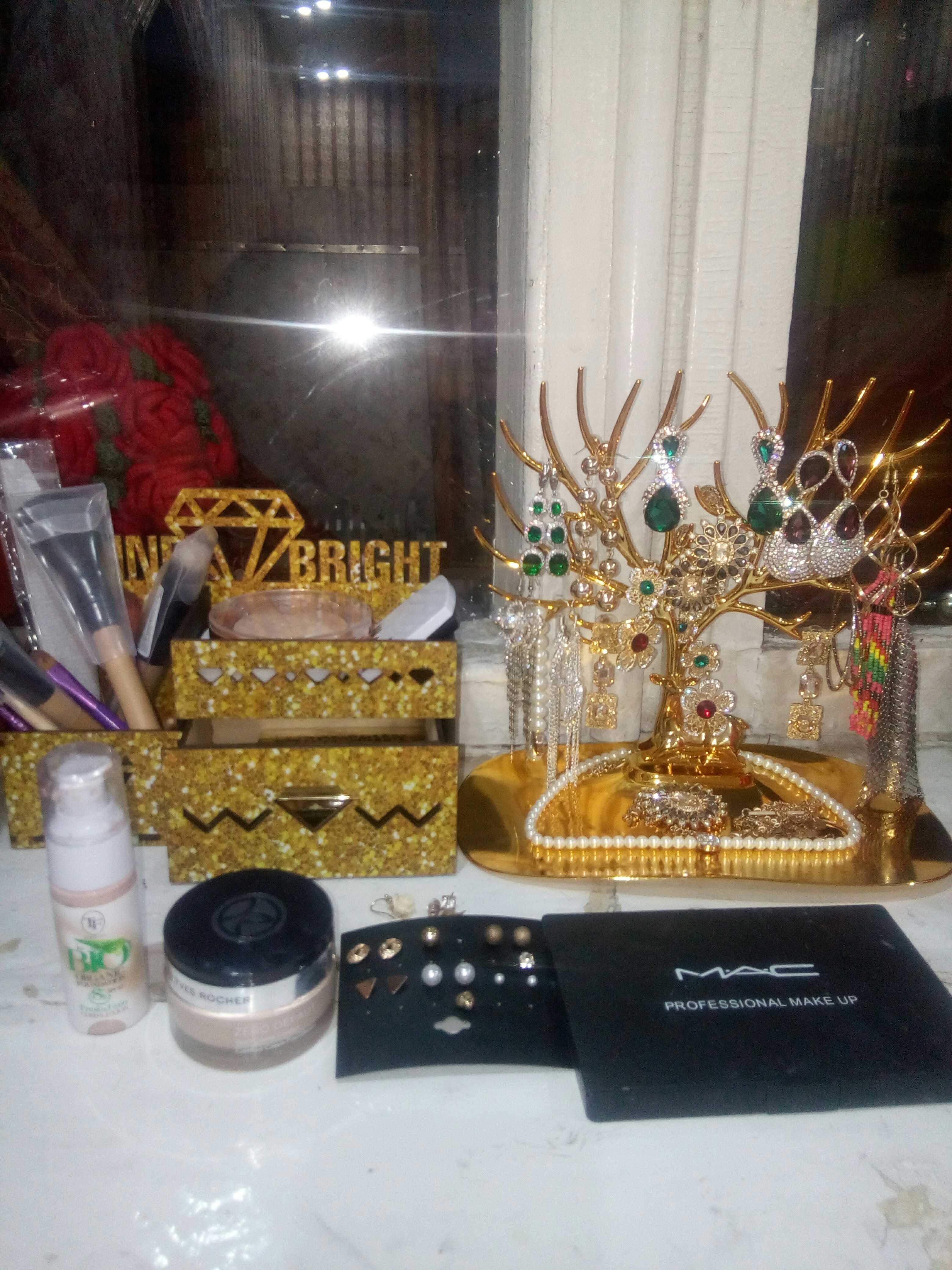 Фотография покупателя товара Подставка для украшений "Олень", 25 х 15 х 22 см, прямоугольное основание, цвет золотой - Фото 13