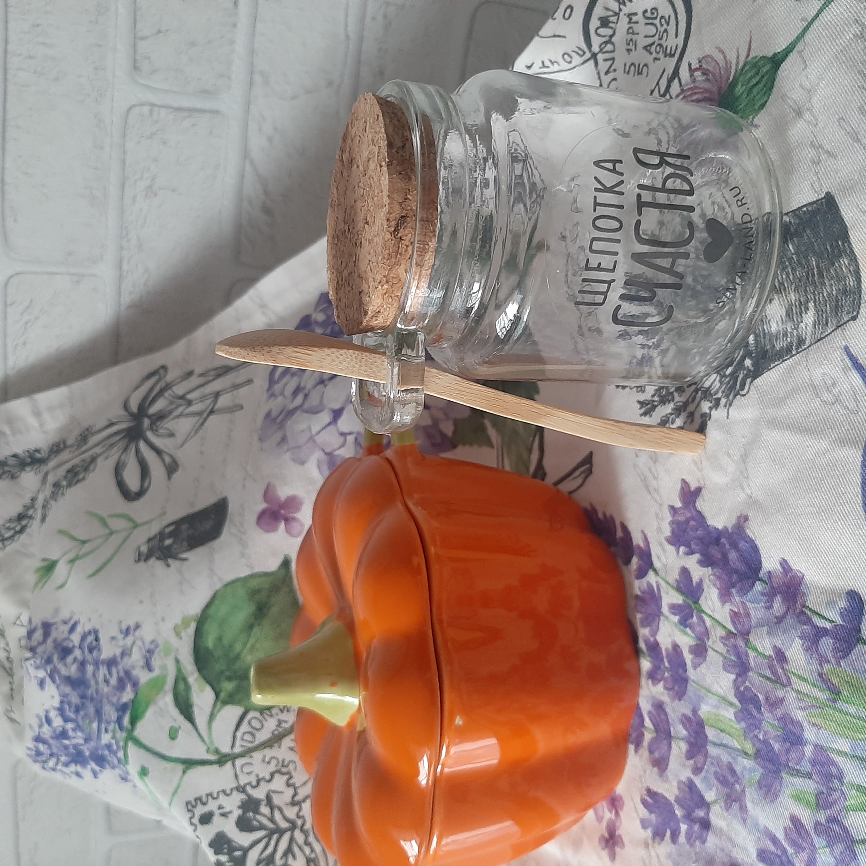 Фотография покупателя товара Горшочек из жаропрочной керамики для запекания «Тыква», 650 мл, 18,5×14×11 см, посуда для Хэллоуина, цвет оранжевый - Фото 1