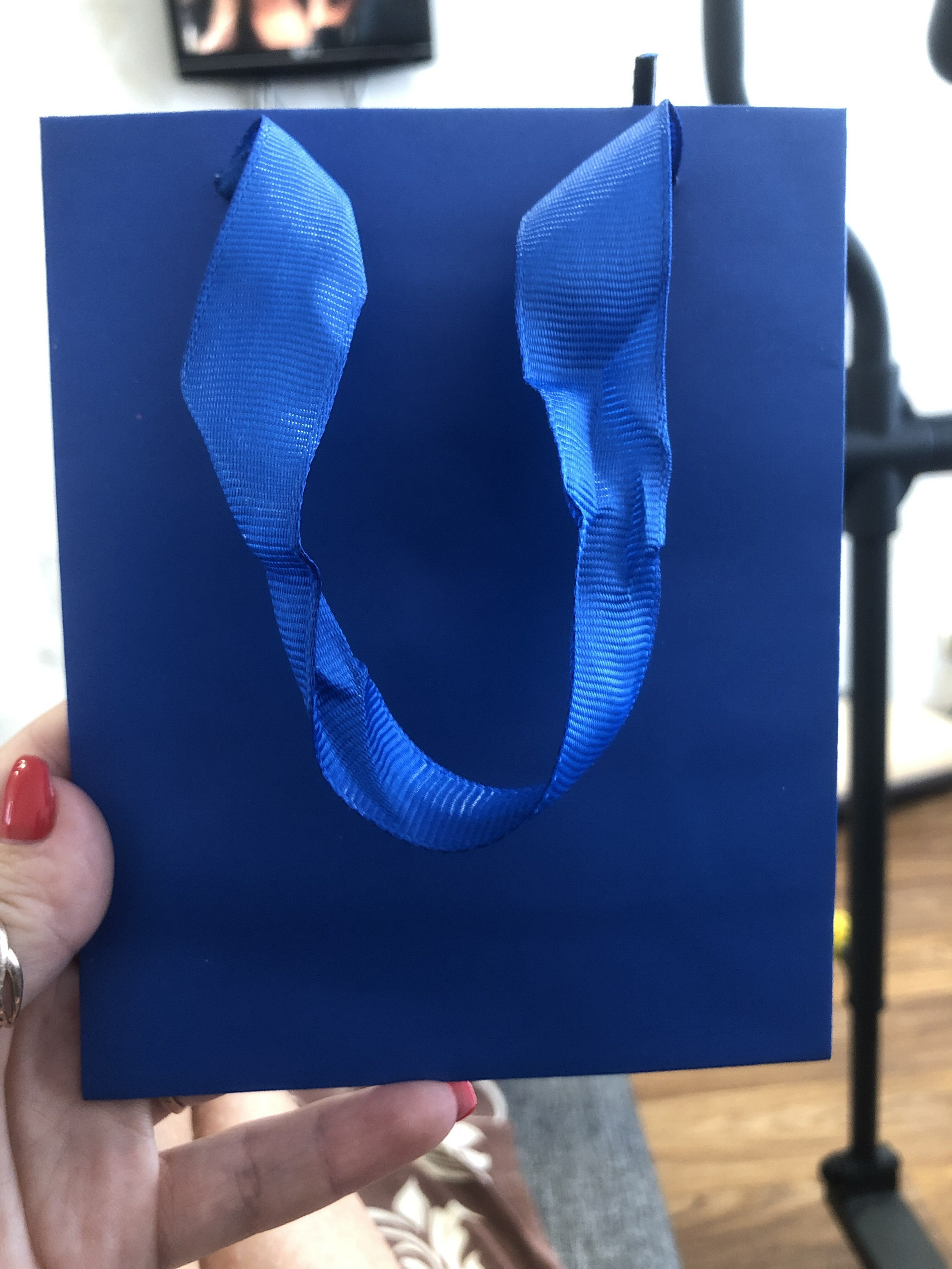 Фотография покупателя товара Пакет подарочный ламинированный, упаковка, «Синий», S 12 х 15 х 5.5 см - Фото 2
