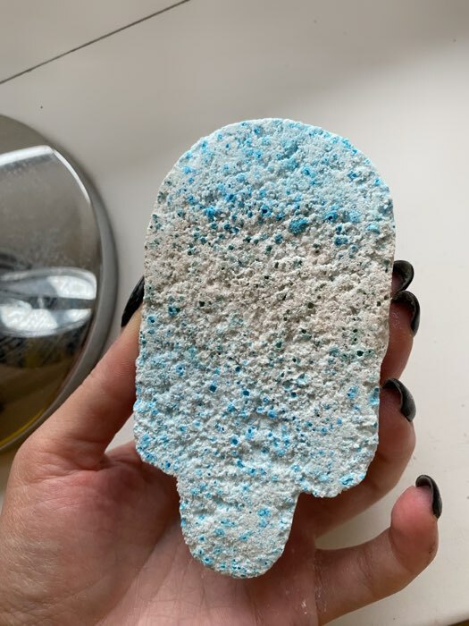 Фотография покупателя товара Бомбочка для ванны "Мороженка" с ароматом ванили,  90 гр, голубая - Фото 4