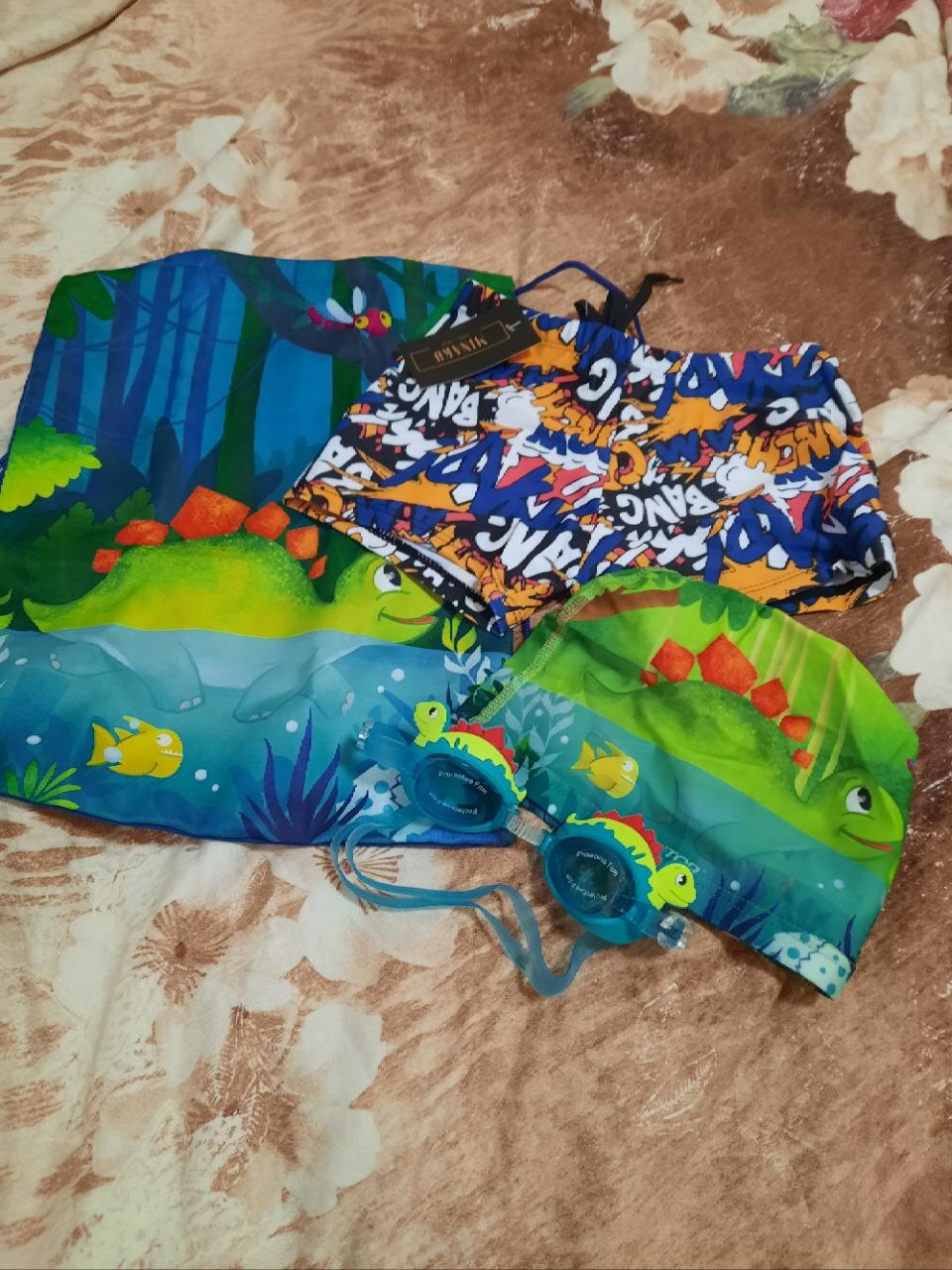 Фотография покупателя товара Набор для плавания детский ONLYTOP «Динозаврик»: шапочка, очки, мешок