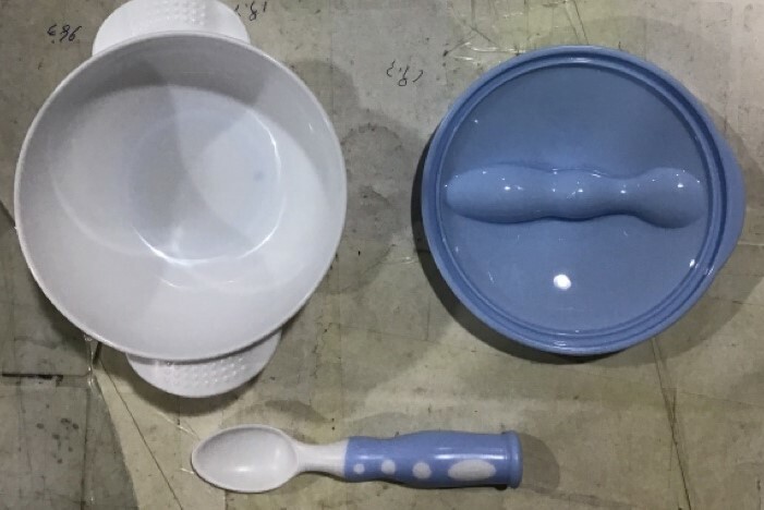 Фотография покупателя товара Набор детской посуды «Сладкий малыш», 3 предмета: тарелка на присоске, крышка, ложка, цвет голубой - Фото 1