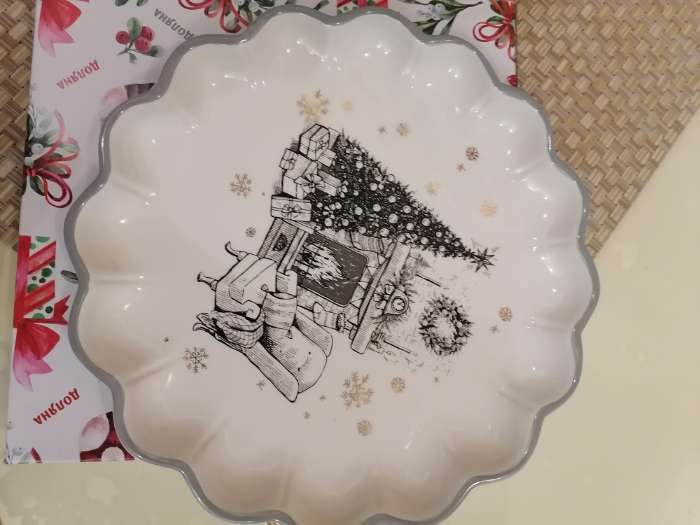 Фотография покупателя товара Блюдо сервировочное Доляна «Рождественский снеговик», d=20 см, цвет белый - Фото 4