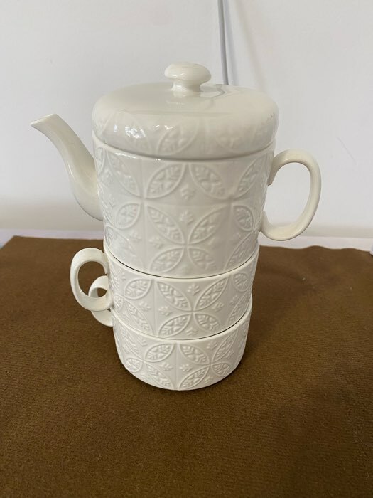 Фотография покупателя товара Набор фарфоровый чайный Доляна «Эстет. Орнамент», 3 предмета: чайник 400 мл, 2 кружки 280 мл, цвет белый