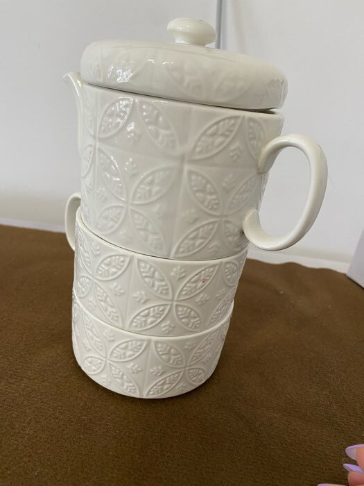 Фотография покупателя товара Набор фарфоровый чайный Доляна «Эстет. Орнамент», 3 предмета: чайник 400 мл, 2 кружки 280 мл, цвет белый - Фото 5