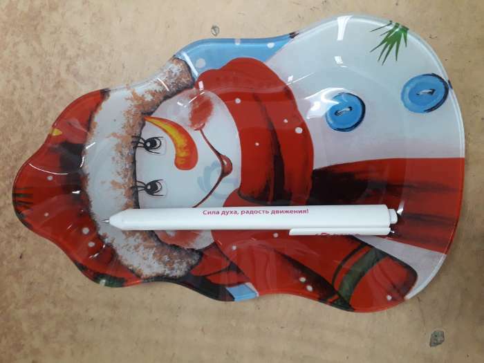 Фотография покупателя товара Блюдо стеклянное сервировочное Доляна «Снеговик-обаяшка», 20,5×13 см - Фото 3