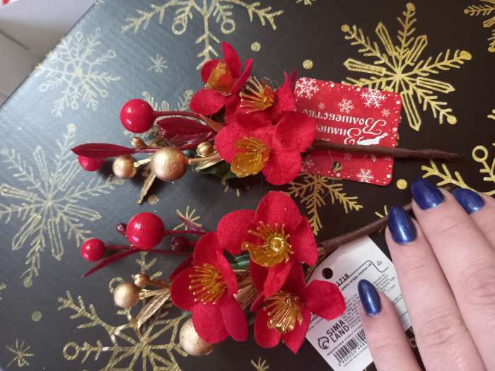 Фотография покупателя товара Декор "Зимнее очарование" цветы ягоды хвоя золото, 13 см - Фото 2