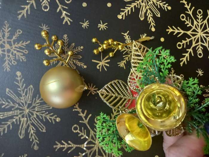 Фотография покупателя товара Декор "Зимняя сказка" шарик колокольчик, 15 см, золото - Фото 4
