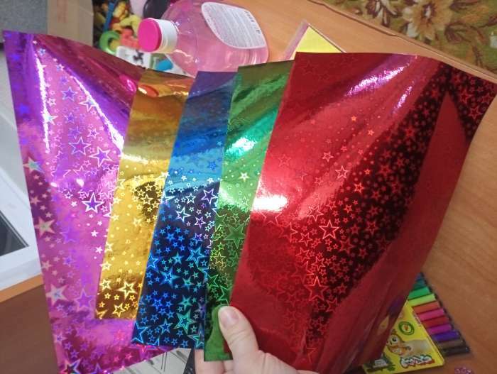 Фотография покупателя товара Набор бумаги голографической "Звезды" А4, 5 листов, 5 цветов, рисунок, 100 г/м2 - Фото 3