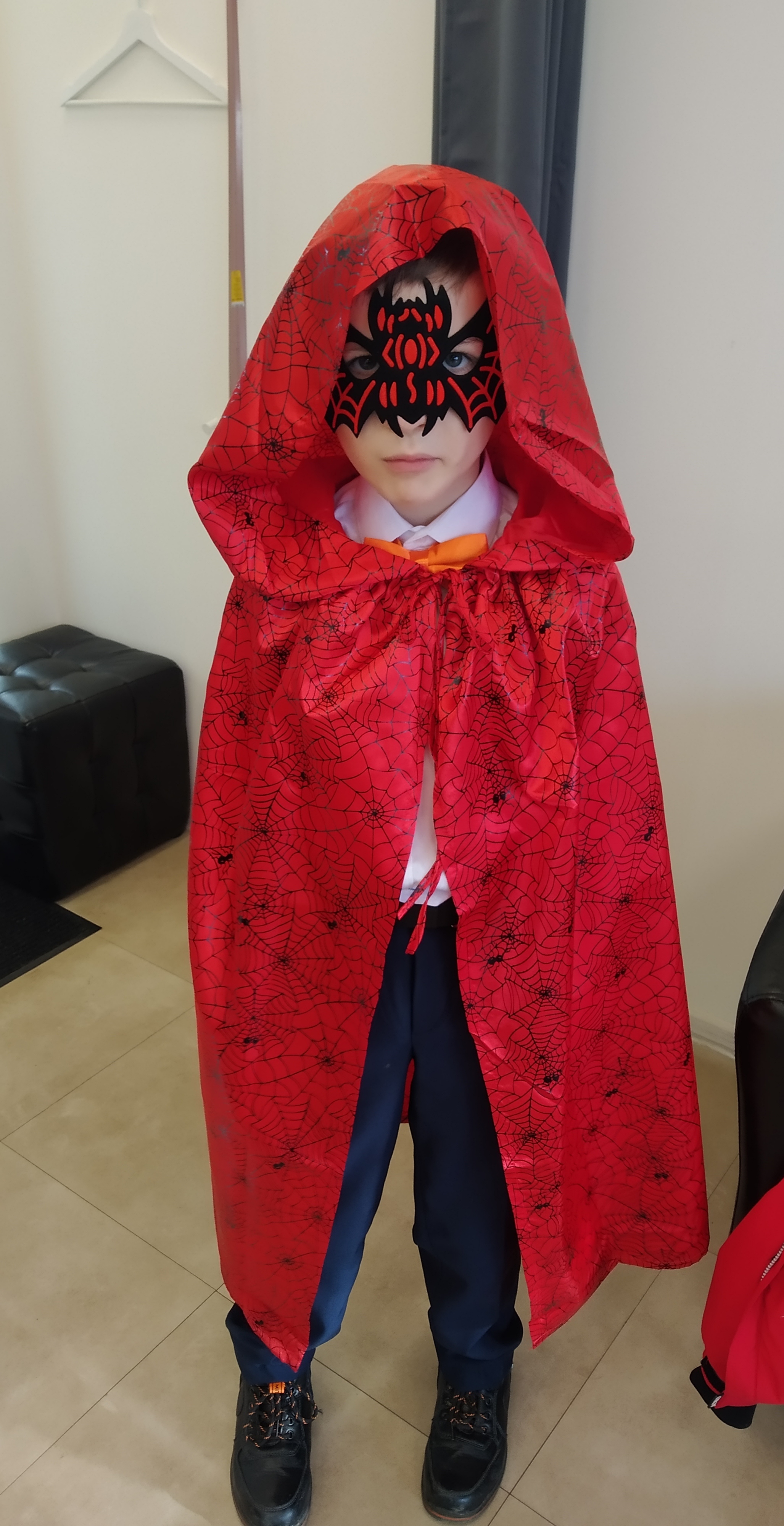 Фотография покупателя товара Карнавальный плащ с капюшоном, паутина на красном, атлас, длина 85 см + маска - Фото 1