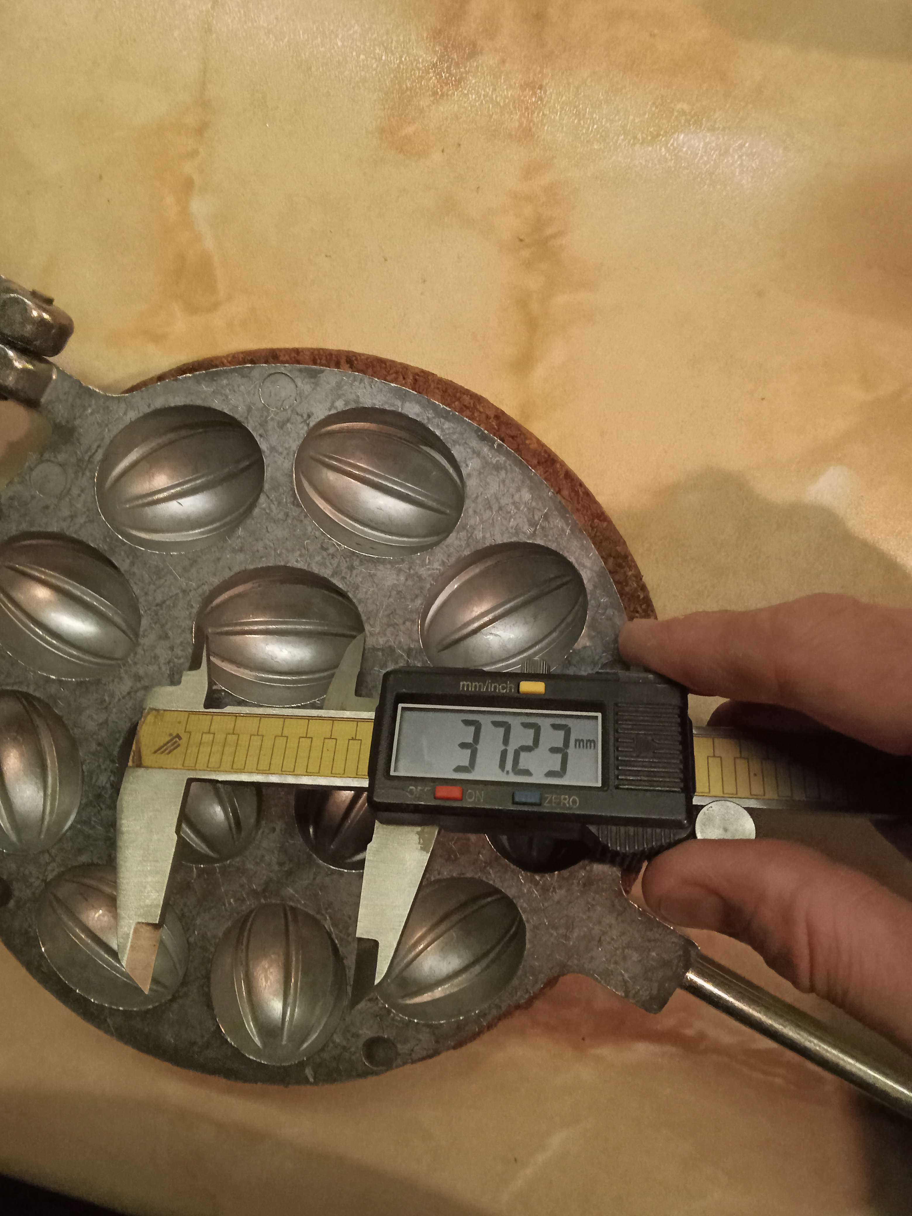 Фотография покупателя товара Форма для выпечки печенья "12 орешков", литой алюминий - Фото 2