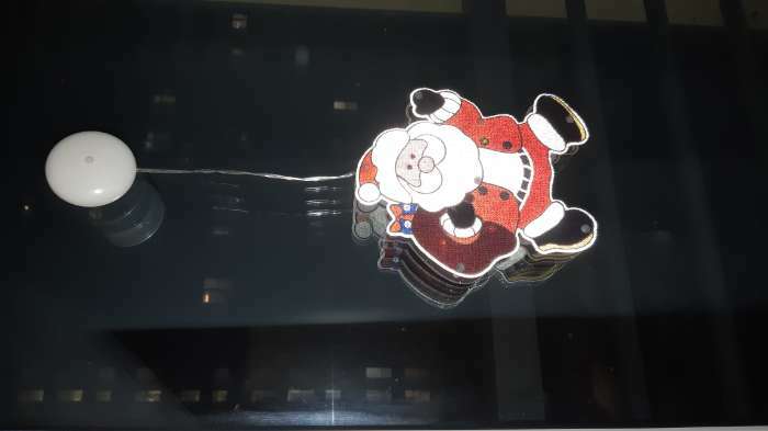Фотография покупателя товара Светодиодная фигура на присоске «Дед Мороз» 19 × 22 см, пластик, батарейки АААх3 (не в комплекте), свечение тёплое белое - Фото 1
