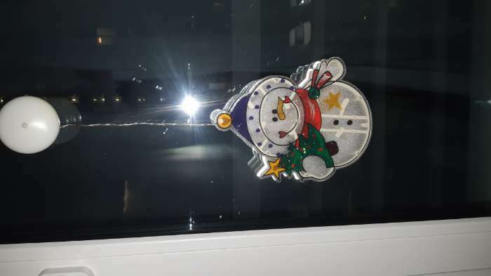 Фотография покупателя товара Светодиодная фигура на присоске «Снеговик» 19 × 22 см, пластик, батарейки АААх3 (не в комплекте), свечение тёплое белое - Фото 2