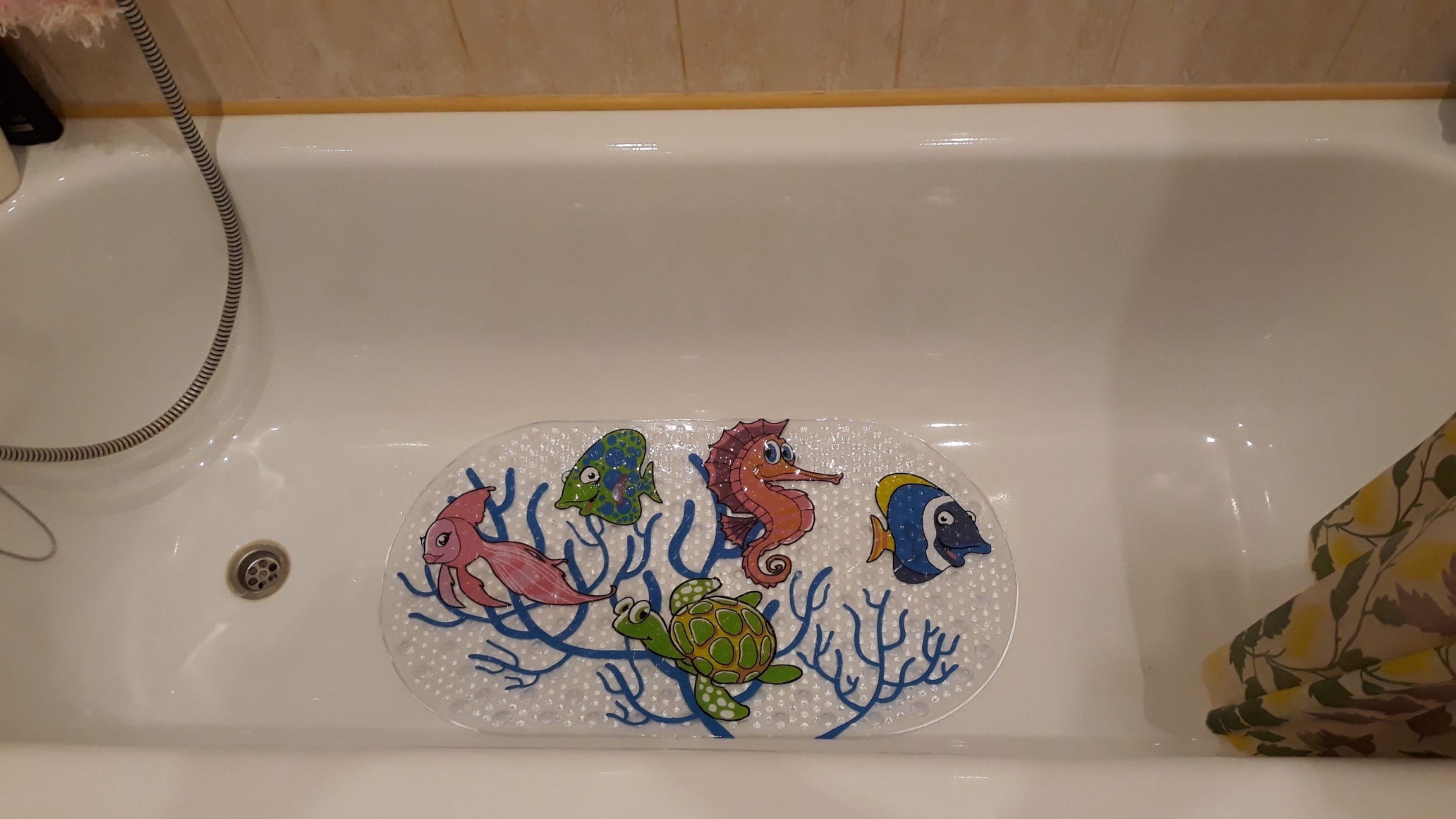 Фотография покупателя товара SPA-коврик для ванны на присосках Доляна «Морские жители», 36×68 см - Фото 7