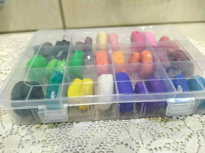 Фотография покупателя товара Органайзер для ниток мулине с бобинами, 12 съёмных ячеек, 19,6 × 13,2 × 3,6 см, цвет прозрачный - Фото 10