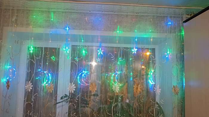 Фотография покупателя товара Гирлянда «Бахрома» 2.7 × 0.9 м с насадками «Месяц», IP20, прозрачная нить, 138 LED, свечение мульти, 8 режимов, 220 В - Фото 3