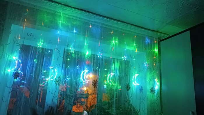 Фотография покупателя товара Гирлянда «Бахрома» 2.7 × 0.9 м с насадками «Месяц», IP20, прозрачная нить, 138 LED, свечение тёплое белое, 8 режимов, 220 В - Фото 4