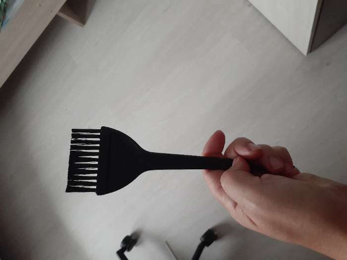 Фотография покупателя товара Кисть для окрашивания волос, широкая, 21 х 6 см, цвет чёрный
