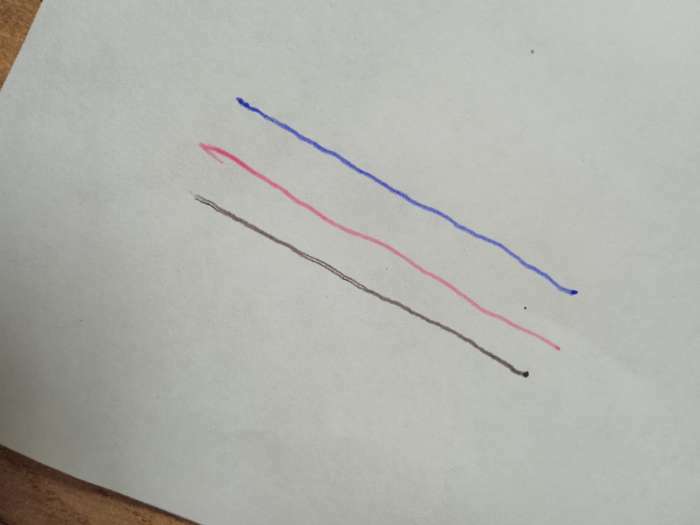 Фотография покупателя товара Ручка для ткани термоисчезающая, с набором стержней, цвет белый/розовый/чёрный/синий - Фото 11