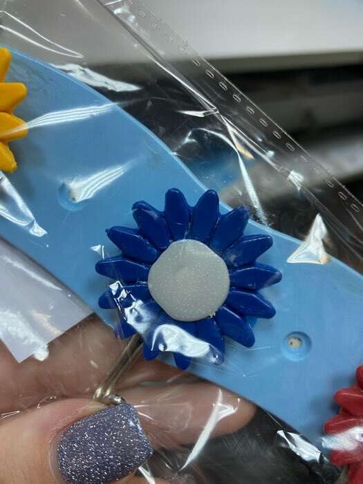 Фотография покупателя товара Вешалка настенная «Цветочек», 3 крючка, 15×6×2 см, цвет МИКС - Фото 3