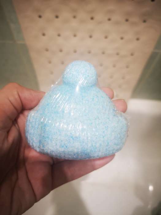 Фотография покупателя товара Бомбочка для ванн «Вязаная шапочка», синяя, с ароматом ванили