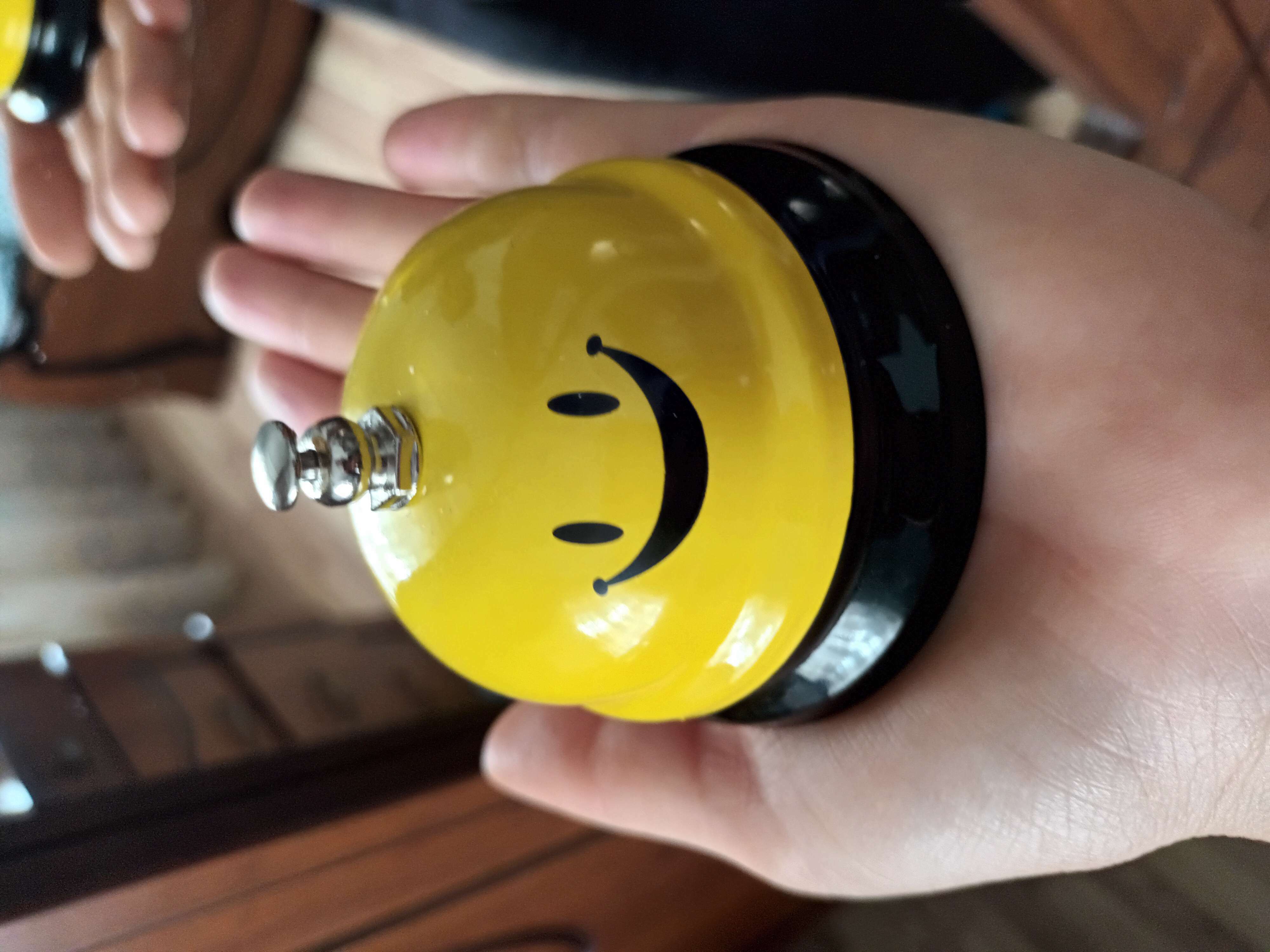 Фотография покупателя товара Звонок настольный "Смайл", 6 х 7.5 см, желтый