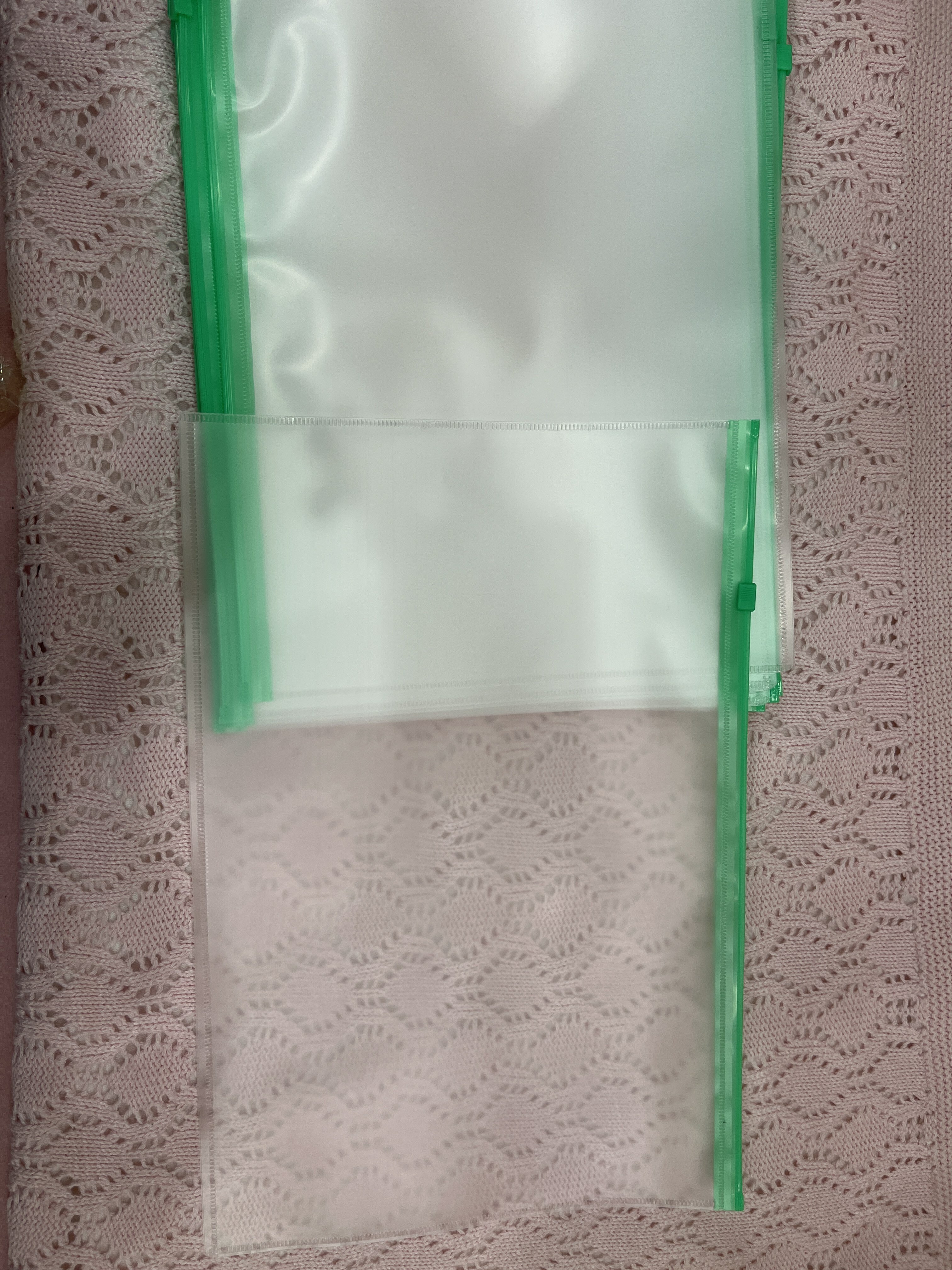 Фотография покупателя товара Папка-конверт на ZIP-молнии A4, 150 мкм, Calligrata, прозрачная, зелёная молния - Фото 1