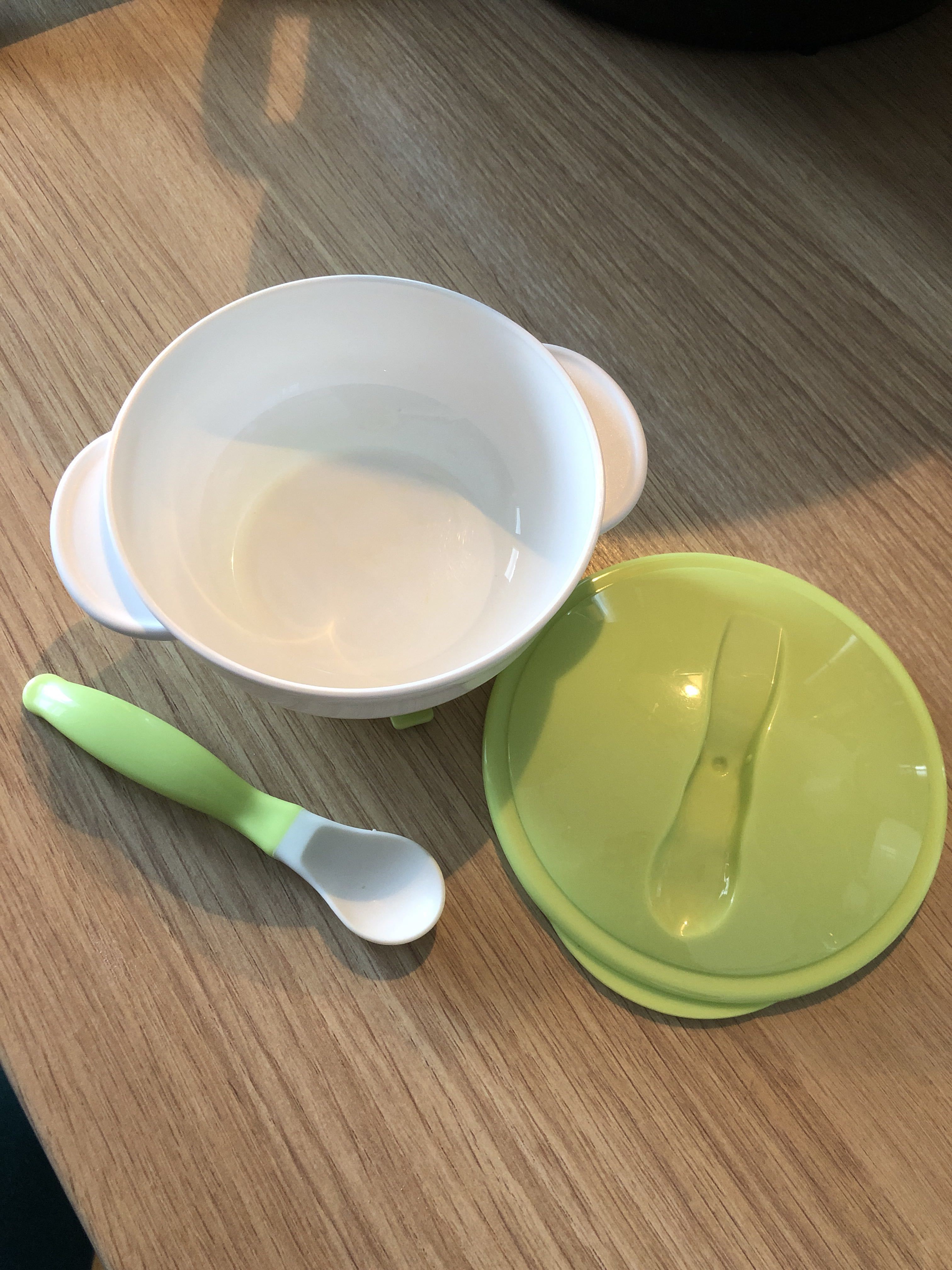 Фотография покупателя товара Набор детской посуды, 3 предмета: тарелка на присоске, крышка, ложка, цвет розовый - Фото 6