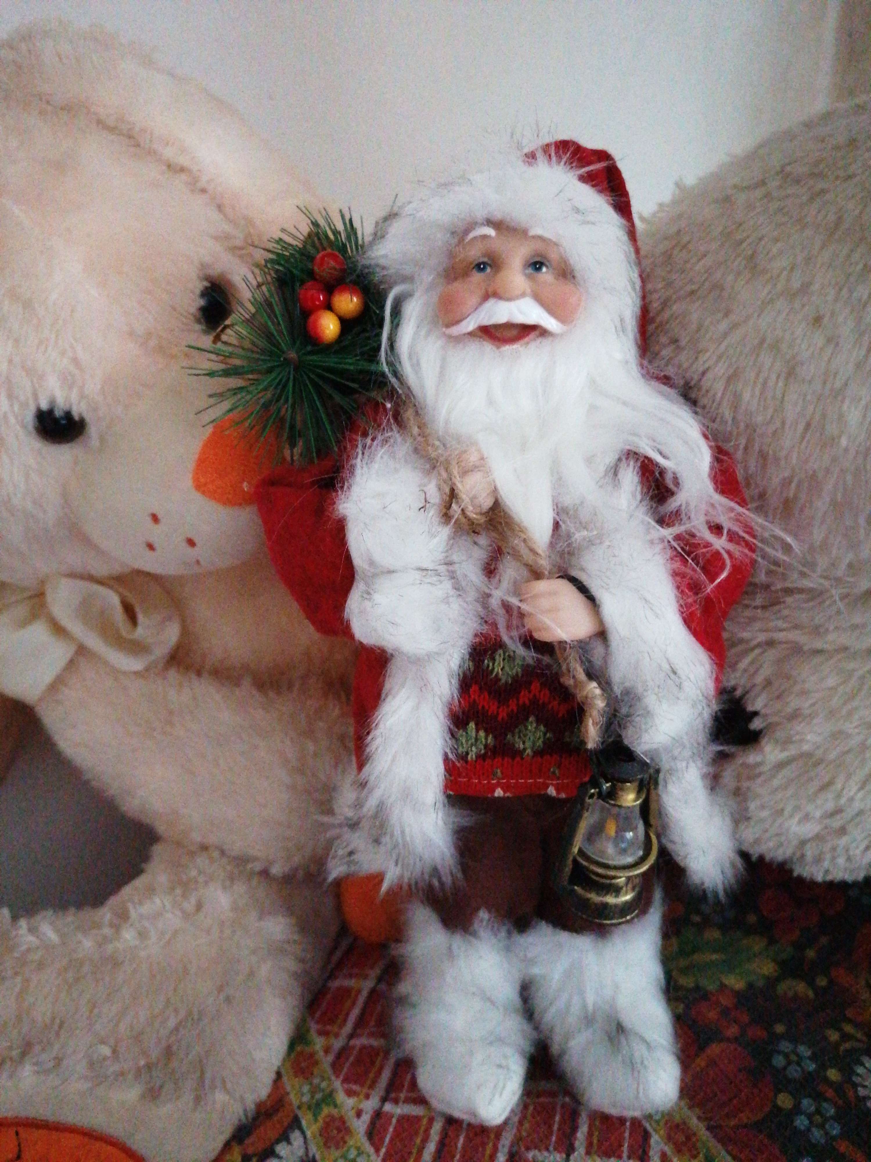 Фотография покупателя товара Дед Мороз "В красной шубке, с фонариком и мешочком" 30 см