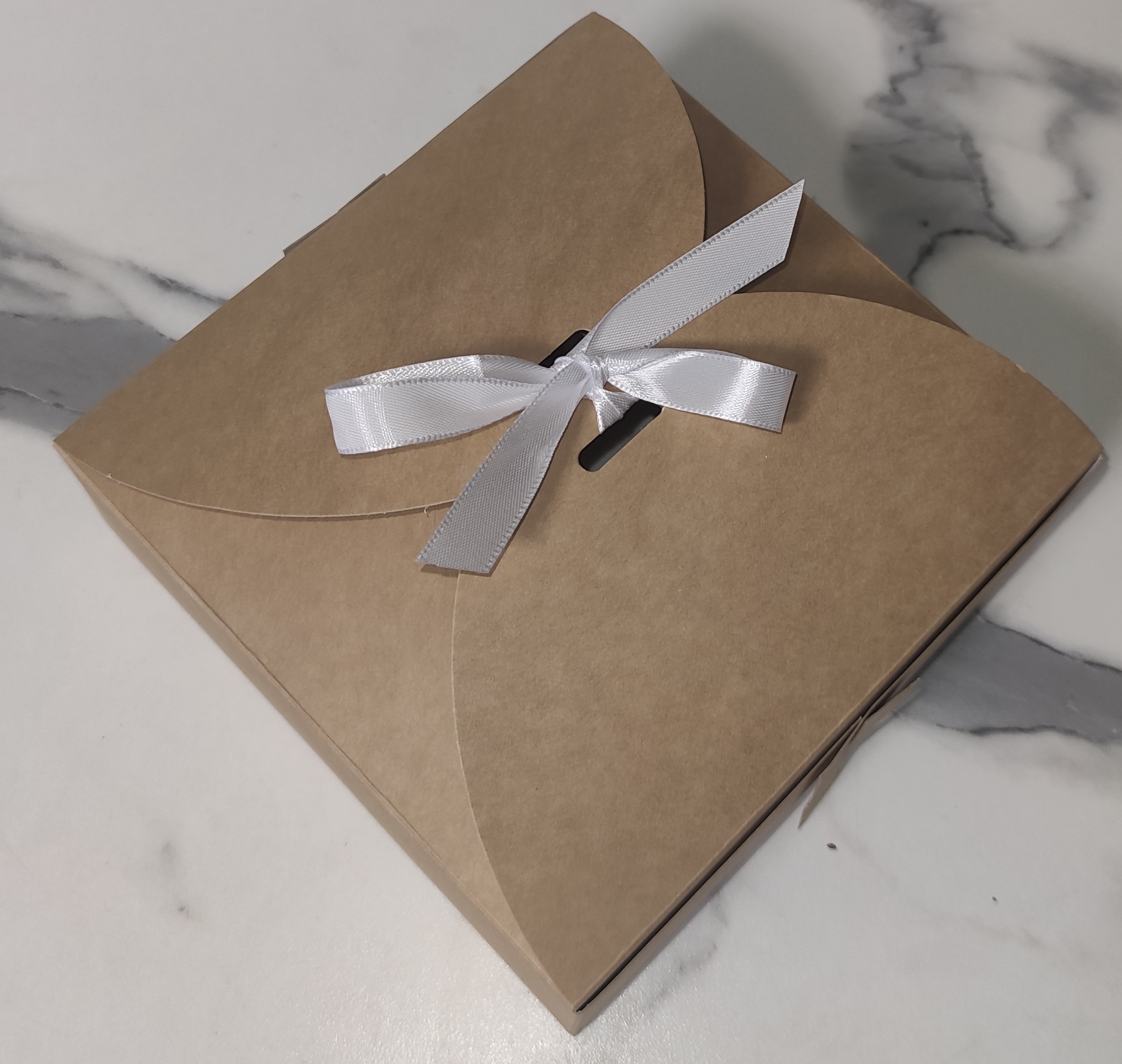 Фотография покупателя товара Коробка подарочная складная крафтовая, упаковка, 28 х 18 х 8 см - Фото 2