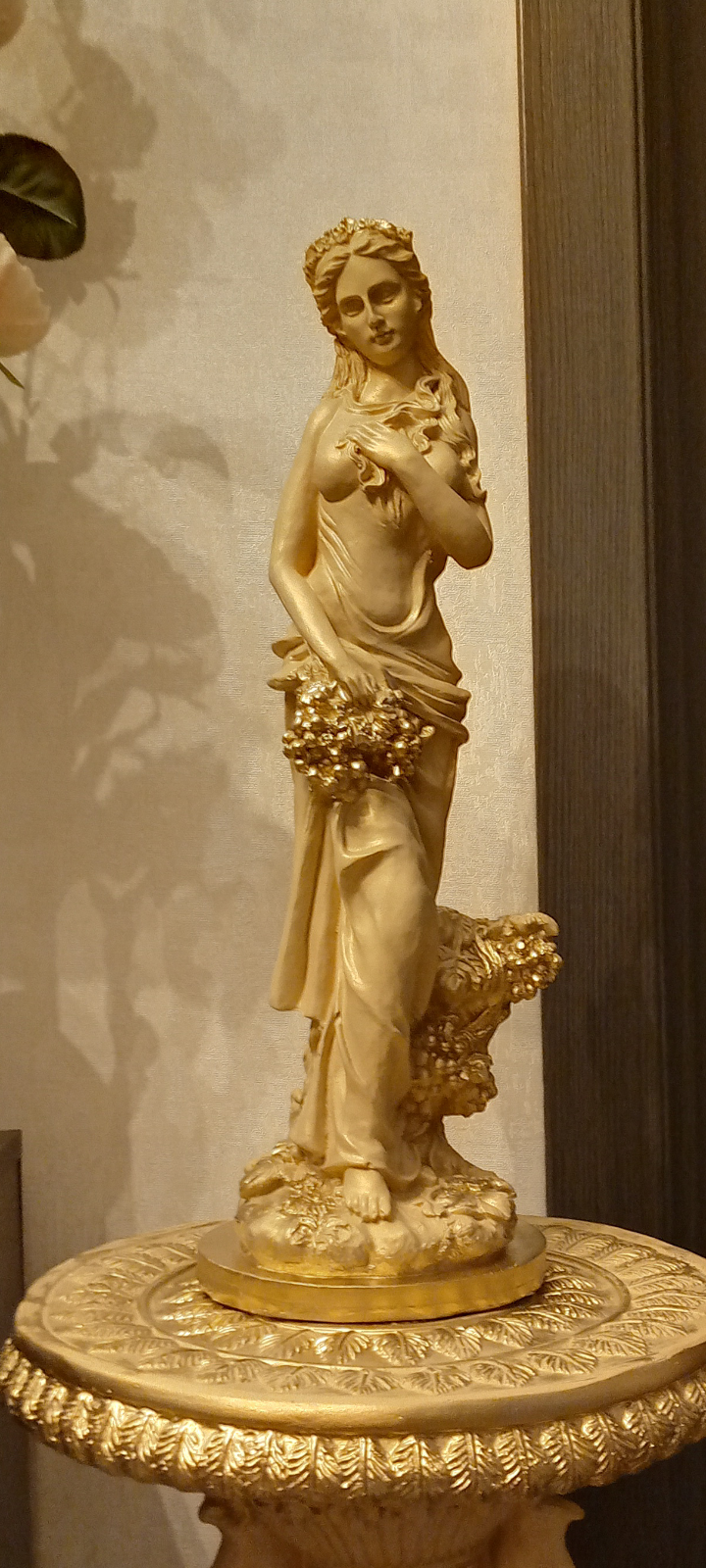Фотография покупателя товара Фигура "Девушка с виноградом" слоновая кость, 50х20см - Фото 2