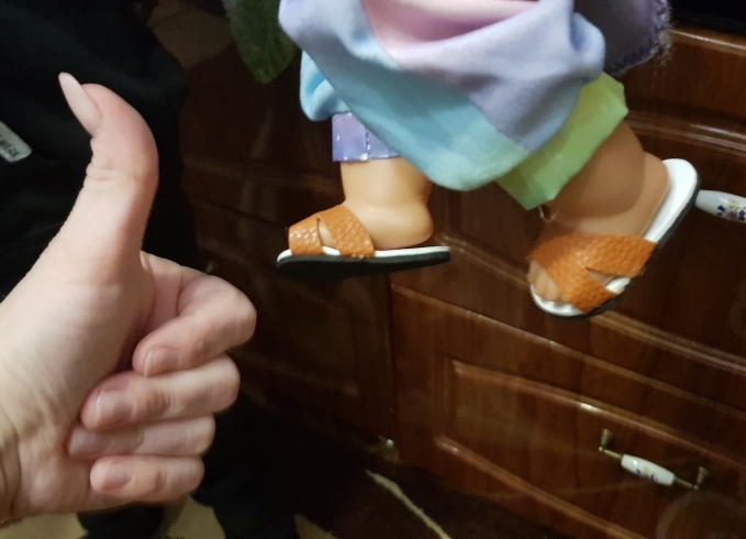 Фотография покупателя товара Сланцы для куклы «Фигурные», длина подошвы: 7 см, 1 пара, цвета МИКС - Фото 2