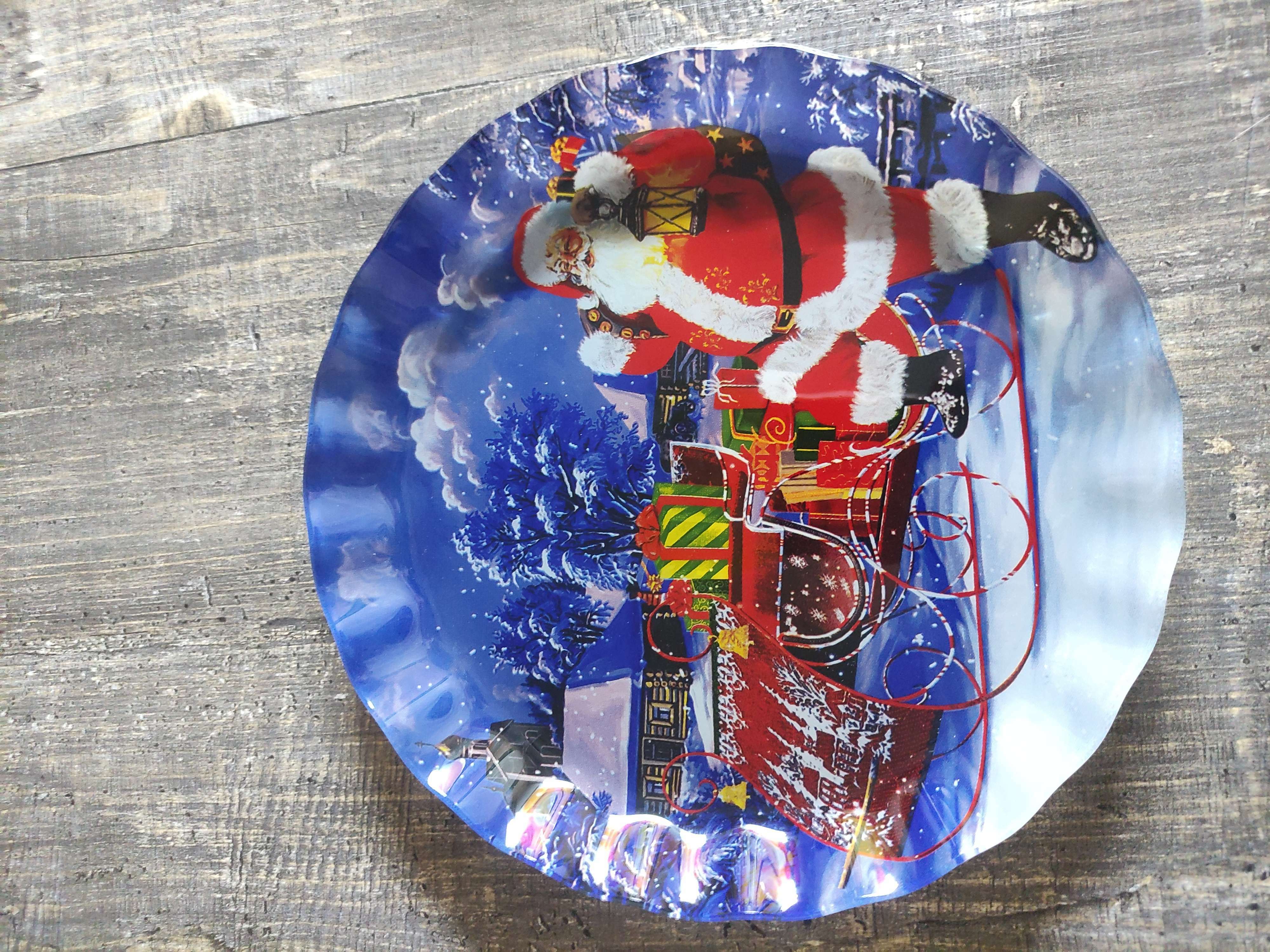 Фотография покупателя товара Блюдо стеклянное сервировочное Доляна «Дед Мороз», d=19 см