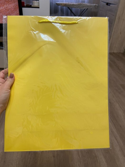 Фотография покупателя товара Пакет подарочный ламинированный, упаковка, «Жёлтый», ML 21 х 25 х 8 см - Фото 2