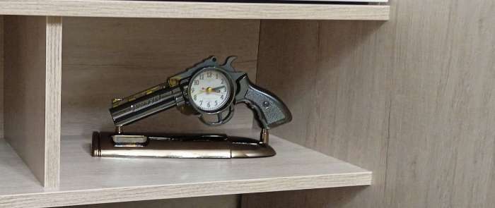 Фотография покупателя товара Часы - будильник настольные "Пистолет", дискретный ход, циферблат d-7 см, 13 х 24 см, АА - Фото 1