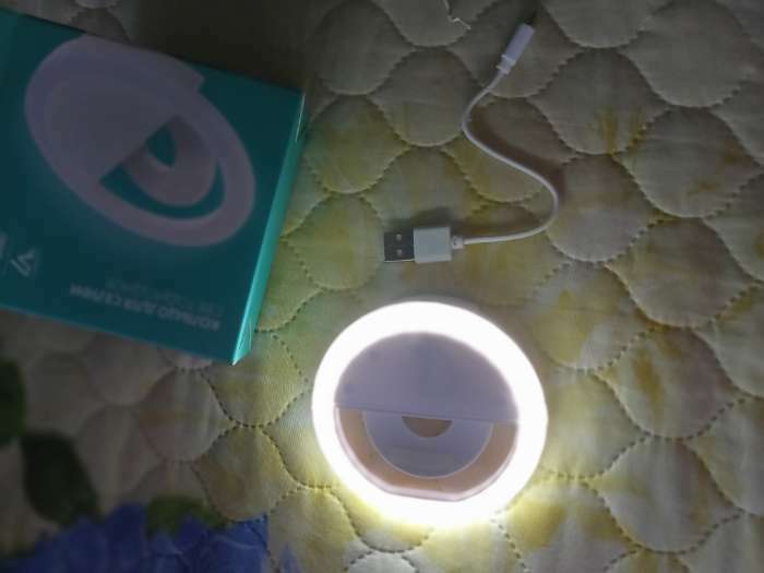 Фотография покупателя товара Светодиодная кольцевая лампа для телефона LuazON AKS-06, 3 режима, 80 мАч, белая - Фото 2