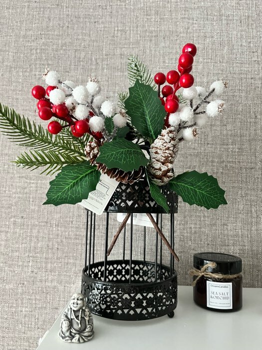 Фотография покупателя товара Декор "Зимнее очарование" шишка ягоды красные белые хвоя, 25 см - Фото 6