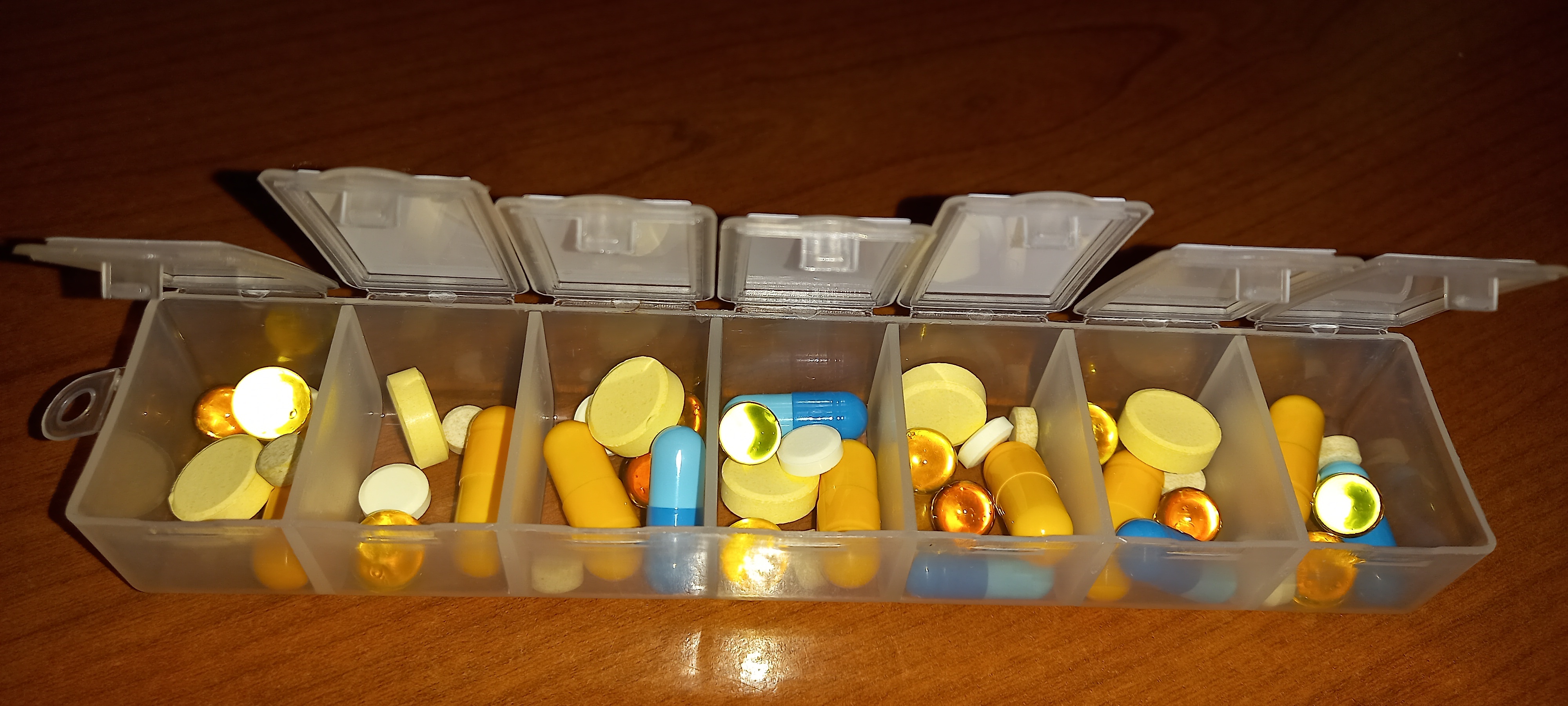 Фотография покупателя товара Таблетница "Неделя", витамины, 7 секций, 15,5 х 3,4 см - Фото 4
